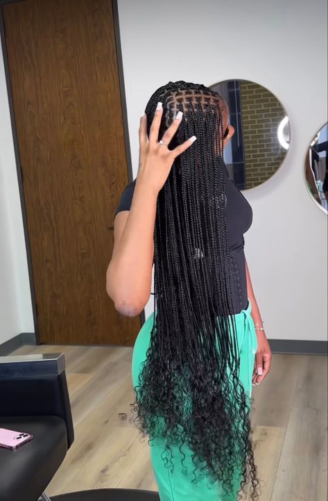 Mini Knotless Braids With Curly Ends, Knotless Braids On Black Women, Small Knotless With Curls At The End, Braids With Waves At The End, Small Knotless Box Braids Curly Ends, Small Knotless Braids Curly Ends, Small Knotless Braids With Curly Ends, Braids On Black Women, Bohemian Knotless Braids