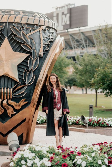 Texas A&m Senior Pictures, Tamu Graduation Pictures, Texas A&m Graduation Pictures, Aggie Graduation Pictures, Tamu Graduation, Grad Pic Ideas, Pharmd Graduation, Aggie Ring Day, Ring Dunk