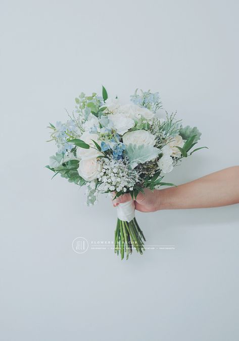 Light Blue And White Prom Bouquet, Small Blue Bridesmaid Bouquet, Prom Flowers Bouquet Light Blue Dress, Flowers For Blue Prom Dress, Baby Blue Prom Bouquet, White And Blue Prom Bouquet, Prom Bouquet Light Blue, Blue Prom Flowers Bouquets, Blue Hoco Flowers