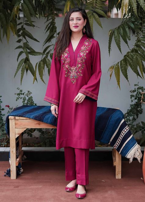 Pink Kurta, Kurta Patterns, Casual Indian Fashion, Suit Pattern, Dress Design Patterns, Suits Design, Fashion Design Dress, Simple Pakistani Dresses, Embroidery Suits Design