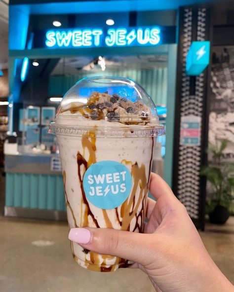 OH HUNGRY MILKSHAKE 🥰 #sweetjesus #blessyourmouth #milkshake #icecream #food #chocolate #foodie #foodporn #dessert #yummy #coffee #foodphotography #instafood #milkshakes #milk #a #delicious #sorvete #shake #foodblogger #foodstagram #love #burger #delivery #oreo #sweet #instagood #sundae #smoothie #cafe #foodlover #desserts Milkshake Delivery, Milkshake Quotes, Burger Delivery, Bicycle Cafe, Box Bunny, Foodporn Dessert, Shake Bottle, Food Chocolate, Milk Shakes