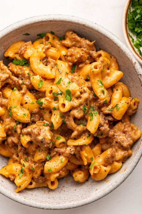 Skip the boxed meal and make this homemade healthy hamburger helper instead. It's a one pot meal that's ready in under 30 minutes for an easy weeknight dinner that the whole family will love. Low Sodium Hamburger Helper, At Home Hamburger Helper, Homemade Healthy Hamburger Helper, Protein Hamburger Helper, Healthy Meals With Hamburger, Cheese Burger Hamburger Helper, Easy Hamburger Helper Recipes, High Protein Hamburger Helper, Hamburger Helper With Veggies