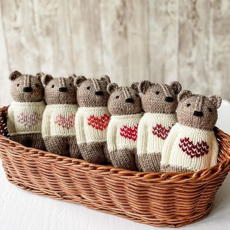 Esther Joy Braithwaite (@estherjoyknits) • Instagram photos and videos Circular Knitting Patterns, Knitting Creations, Knit Animals, Easy Baby Knitting Patterns, Knitted Projects, Womens Knitting Patterns, Knitting For Charity, Animal Knitting Patterns, Worry Dolls