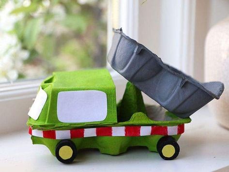 Diy Recycled Toys, Egg Box Craft, Egg Carton Art, Truck Crafts, Recycled Toys, Recycled Crafts Kids, Egg Carton Crafts, Crafts From Recycled Materials, Hand Crafts For Kids