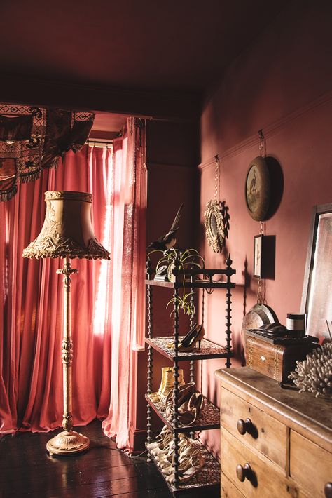 All Pink Bedroom Vintage, Dark And Pink Bedroom, Dusty Pink Furniture, Victorian Pink Bedroom, Moody Pink Room, Pink Vintage Living Room, Pink Moody Bedroom, Pink Antique Bedroom, Pink Gothic Room