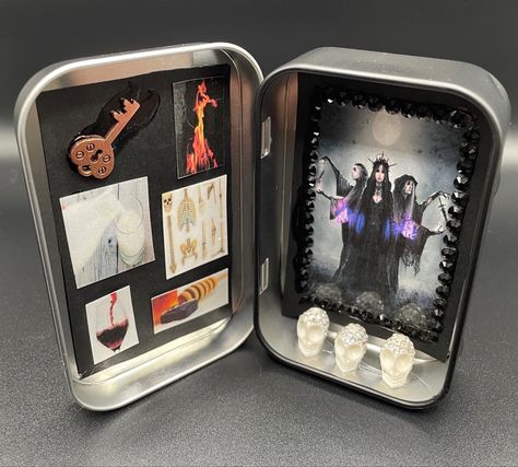 Jewelry Box Altar, Hecate Altar Ideas, Hecate Alter, Lady Hecate, Lady Hekate, Altoid Wallet, Goddess Of Witchcraft, Alter Ideas, Altoids Wallet