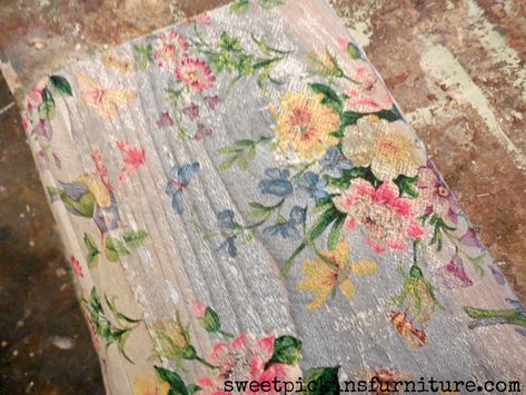 Floral Wood Tutorial – Using Napkins! | Sweet Pickins Furniture Napkins On Wood, Mod Podge Crafts, Decoupage Wood, Napkin Decoupage, Decoupage Diy, Decoupage Furniture, Deco Originale, Milk Paint, Mod Podge