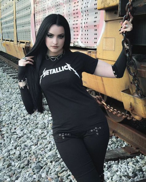 𝚠𝚑𝚒𝚙𝚕𝚊𝚜𝚑 . . #sponsoredbyHT #HTFxMayMustHaves | Instagram Angelica Rose, Metalhead Girl, Black Metal Girl, Rock And Roll Girl, Heavy Metal Girl, Dark Beauty Photography, Rocker Chick, Alt Outfits, Alt Girls