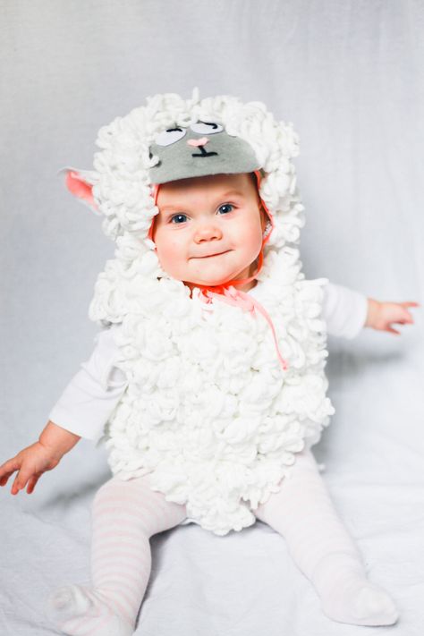 little lamb Baby Sheep Costume, Diy Sheep Costume, Baby Lamb Costume, Sheep Costume, Halloween Costumes You Can Make, Diy Baby Costumes, Sheep Costumes, Lamb Costume, Nativity Costumes