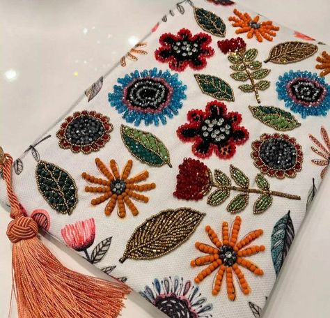 Embroidery Purse, Beaded Pouch, Embroidered Purse, Hand Beaded Bag, Handmade Fabric Bags, Simple Hand Embroidery Patterns, Diy Bead Embroidery, Diy Bag Designs, Diy Bags Patterns