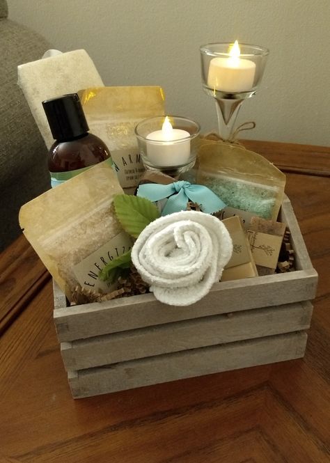 Spa gift basket with epsom salt, soaps, body wash, a loufa, a rag, candles, & candle holders. Epsom Salt Gift Basket, Soap Baskets Ideas, Spa Baskets, Salt Gifts, Spa Basket, Market Display, Spa Gift Basket, Market Displays, Spa Gift