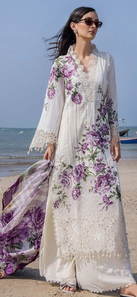 Decent Saree Look, Plant Embroidery, Dress Designs For Stitching, Simple Long Dress, Embroidered Salwar, Eastern Wear, Simple Kurta, Simple Kurta Designs, Pakistani Lawn Suits