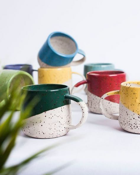 Pottery Glazing Ideas For Beginners, Pottery Pots, Paint Your Own Pottery, Pottery Workshop, Pottery Painting Designs, Pottery Teapots, Keramik Design, 카드 디자인, Painted Mugs