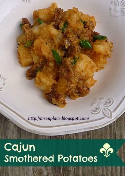 Smothered Potatoes, Creole Cooking, Cajun Dishes, Cajun Creole Recipes, Cajun Cooking, Louisiana Recipes, Quick Dinners, Creole Recipes, Andouille Sausage