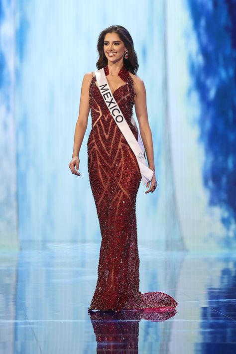 SAN SALVADOR, EL SALVADOR - NOVEMBER 15: Miss Mexico Melissa Flores attends the The 72nd Miss Universe Competition - Preliminary Competition at Gimnasio Nacional Jose Adolfo Pineda on November 15, 2023 in San Salvador, El Salvador. (Photo by Hector Vivas/Getty Images) Lob Side Part, Sleek Lob, Miss Universe 2023, Miss Lebanon, Miss Colombia, Beauty Pageant Dresses, Lob Haircuts, Competitive Swimming Suits, Mexican Women