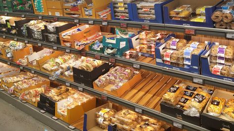 Aldi's Bakery7 has home cooked quality for a more than decent price. Here are some stand out items ranked worst to best. Aldi Breakfast, Brioche Loaf, Aldi Meal Plan, New York Bagel, Bakery Items, Chocolate Creme, Swirled Bread, Bagel Shop, Brioche Bread