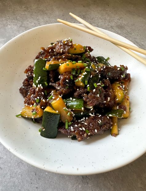 Crispy Sticky Beef & Zucchini Samantha Montgomery, Sticky Beef, Beef Zucchini, Large Zucchini, Asian Beef, One Pot Dinners, Spicy Beef, Rice Wine Vinegar, Zucchini Recipes