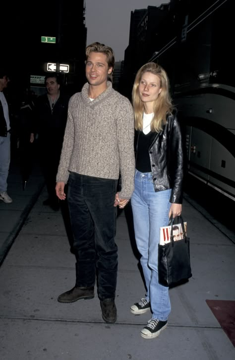 Brad Pitt And Gwyneth Paltrow, 90s Style Icons, Gwyneth Paltrow Style, Throwback Photos, Armani Dress, 1990s Fashion, Best Supporting Actor, Keira Knightley, Cate Blanchett