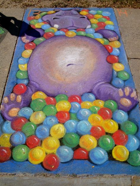 Chalk Festival Ideas, Chalk Art Contest, Chalk Doodles, Outdoor Drawing, Chalk The Walk, Chalk Pictures, Sidewalk Chalk Ideas, Chalk Art Festival, Street Art Ideas