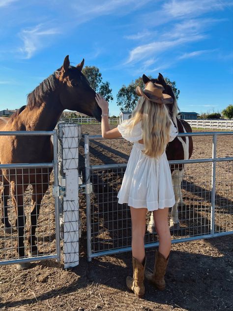 #farm #countrystyle #cowboy Cowgirl Fit Aesthetic, Cute Farm Girl Outfits, Farm Outfits Aesthetic, Horse Photoshoot Ideas Dress, Rich Country Aesthetic, The Castellows, Farm Girl Aesthetic Outfits, Farm Outfits Women, Farm Day Outfit