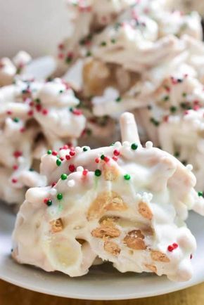 White Chocolate Ting-a-Lings – Lemon Tree Dwelling Candy Recipes Homemade, Christmas Candy Recipes, Homemade Candies, Christmas Snacks, Christmas Cooking, Yummy Sweets, No Bake Treats, Holiday Cooking, Cookies Recipes Christmas