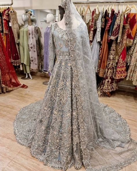 Pakistan Bridal Dresses on Instagram: “🔥🔥🔥20% OFF🔥🔥🔥 🔥Time needed: 3 Months. 🔥WhatsApp: +92332 7152590 #brideoftheday #pakistaniwedding #pakistanibride #pakistaniweddings…” Curtains Holder, Living Room Gold, Pakistan Bridal, Muslim Bridal, Walima Dress, Red Bridal Dress, Bridal Hijab, Latest Bridal Lehenga, Fashion Dresses Formal