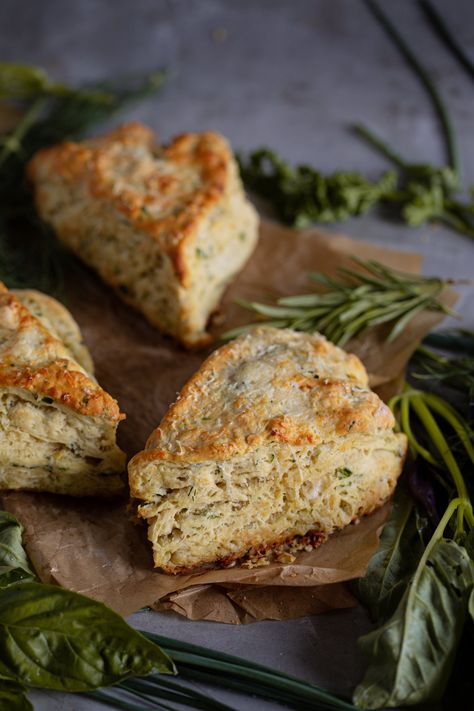 Cheddar Scones Recipe, Rosemary Scones, Cheddar Scones, Cottagecore Recipes, Cheese Scones, Over Easy Eggs, Savory Scones, How To Make Biscuits, Herb Cheese