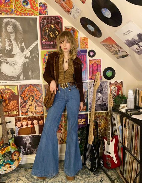 Clothes 70s Style Women, 70s Aesthetic Rock And Roll, 70s Core Outfits, 70 Rock Outfits Women, 80s Female Outfits, 70s Style Outfits Women, 70s Soft Rock Aesthetic, 60s Rock Outfits, Alternative 70s Fashion