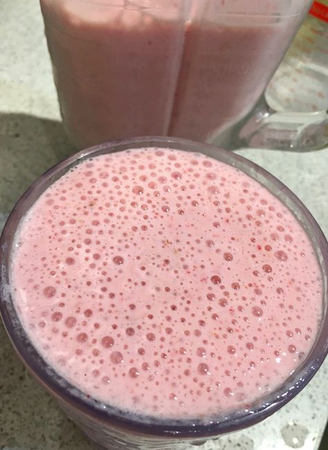 strawberry milkshake Best Strawberry Milkshake Recipe, Homemade Strawberry Milkshake, Milkshake With Ice Cream, Milkshake Without Ice Cream, Strawberry Milkshake Recipe, Cashew Smoothie, Milkshake Recipe Strawberry, Homemade Milkshake, Milkshake Recipe