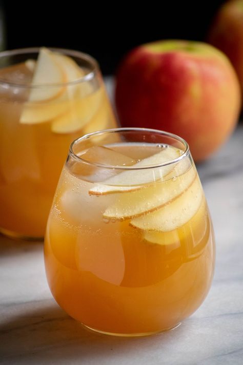 This easy, spiced and delicious Apple Pie Cocktail combines Vanilla Vodka, Fall Spiced Simple Syrup, Apple Cider and Ginger Beer for an easy and delicious drink perfect for those cozy fall nights! Make a few or a batch with just a few minutes and a few simple ingredients! Garnish this apple pie drink recipe with fresh apple slices and cinnamon sticks to make the drinks extra special! November Drinks Alcohol, Easy Drinks Alcohol Recipes Vodka, Vodka Apple Cider Fall Drinks, Apple Cider Alcohol Drinks, Cold Apple Cider Alcohol Drinks, Apple Vodka Drinks, Alcohol Drink With Apple Cider, Apple Cider Cocktail Vodka, Apple Cider Alcoholic Drink