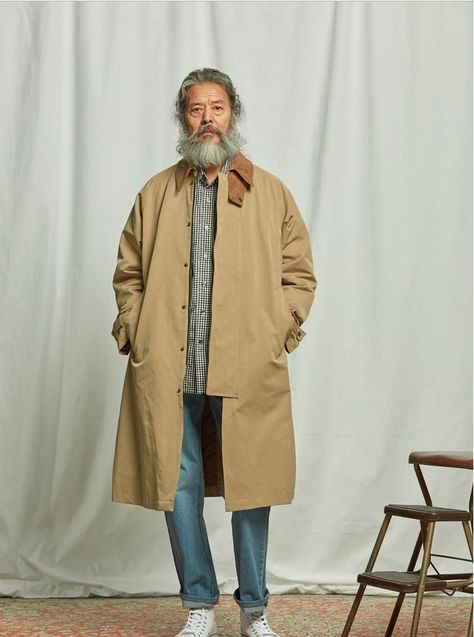 Mac Coat Outfit, Tan Coat Outfit, Mac Coat, Japan Fashion Street, Men's Denim Style, Outfit Oversize, Oversized Trench Coat, Tan Coat, Coat Outfit