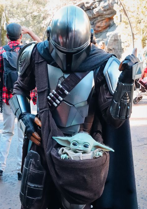 Galaxy’s Edge, Disneyworld Aesthetic, Mandalorian And Grogu, 2024 Manifesting, Disneyland Aesthetic, Disneyland Photography, Disney 2024, Cute Disney Pictures, Galaxy's Edge