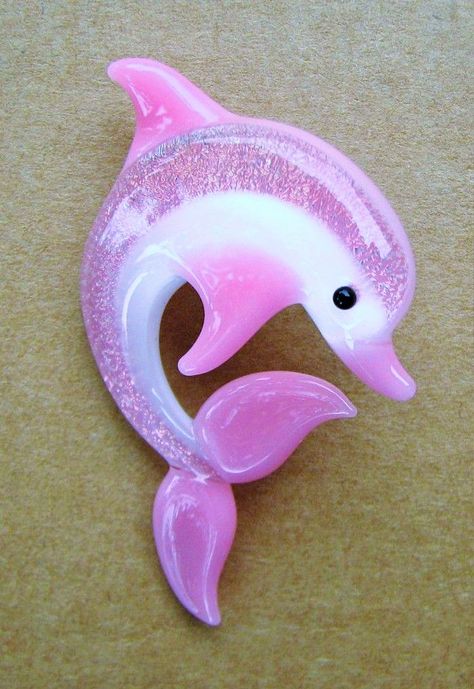 Anting Manik, Lampwork Glass Pendants, Dolphin Art, Pink Dolphin, Travel Company, Crystal Figurines, Glass Figurines, Glass Animals, Tickled Pink