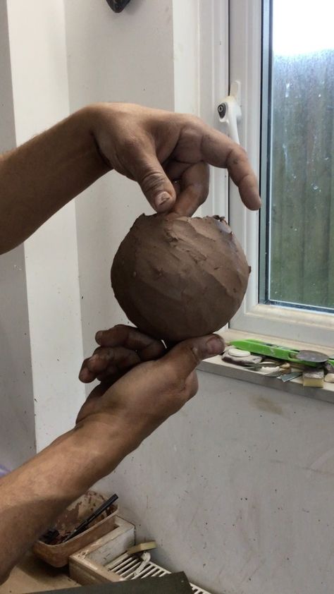 Ashraf Hanna on Instagram: “Forming a round pinch pot, experimenting with terracotta clay mixes for my #asyutproject @ashrafhanna_asyutproject” Ashraf Hanna, Clay Experiments, Pinched Pottery, Clay Pinch Pots, Pinch Bowls, Clay Techniques, Pinch Pot, Terracotta Clay, Pinch Pots