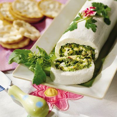 Basil-Cheese Roulade Easter Appetizers Easy, Roulade Recipe, Fresh Appetizers, Spring Appetizers, Crunchy Vegetables, Easter Food Appetizers, Easter Appetizers, Appetizer Menu, French Bread