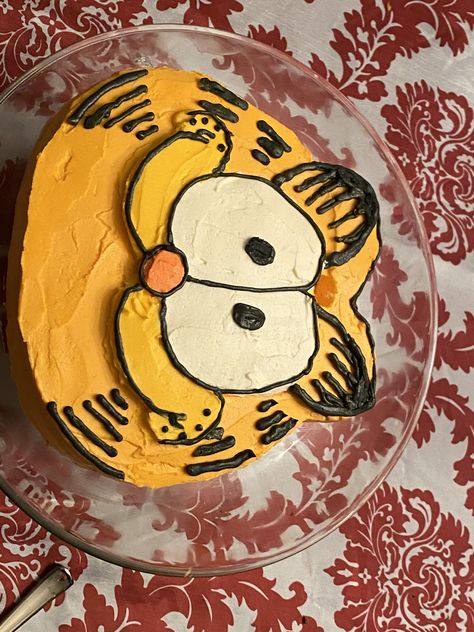 Garfield Cake Ideas, Garfield Birthday Cake, Jd Core, Garfield Party, Garfield Cake, 9th Birthday Cake, Dorm Food, Garfield Images, Garfield And Odie