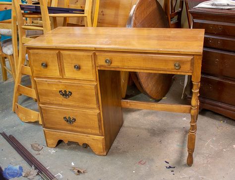 This little desk was found by a friend. It was a cute little desk, with good bones, solid structure, perfectly functional, but it wasn’t the look she wanted. You see, she was in the process of redecorating her room, and had a color scheme going, and a vision. She needed a desk, but not one that was an orange maple color.[cmsSlot fcName="post_page.profile_picture_jenni_sales_page"][/cmsSlot] Here’s the desk when we started. We chose to refinish the top and really make the wood pop.&nbsp… Two Toned Desk Makeover, Desk Transformation, Desk Makeover Diy, Desk Redo, Gray Desk, Furniture Painting Tutorial, Wood Spa, Burled Wood Furniture, Little Desk