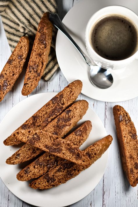 Espresso Chocolate Chip Biscotti • baste cut fold Espresso Biscotti Recipe, Espresso Biscotti, Chocolate Chip Biscotti, Chocolate Biscotti Recipe, Pastry Kitchen, Toaster Pastry, Italian Bakery, Italian Pastry, Coffee Box