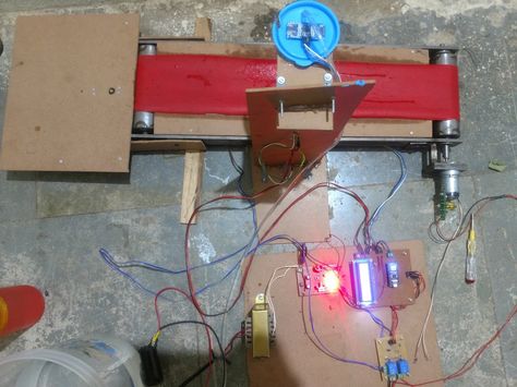 Automatic bottal feeling using Arduino, conveyor belt design DIY Conveyor Belt Design, Electrical Engineering Projects, Electrical Projects, Conveyor Belt, Engineering Projects, Belt Design, Grade 4, Electrical Engineering, Design Diy