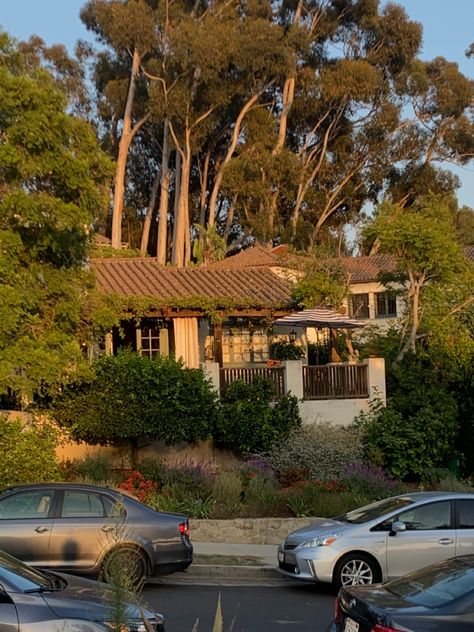 Socal House Exterior, Bungalow Aesthetic, 70s House Exterior, 90s House, La House, 70s House, Apartment Exterior, Woodland House, Japanese Style House