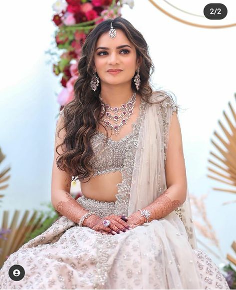 Bridal Lehenga For Reception Brides, Subtle Engagement Makeup, Hairstyles For Mangtika, Bridal Hairstyle For Sangeet, Bridal Reception Hairstyle For Lehenga, Lehenga Engagement Look, Sangeet Makeup Look For Bride, Indian Engagement Hairstyles, Reception Makeup Indian Bride