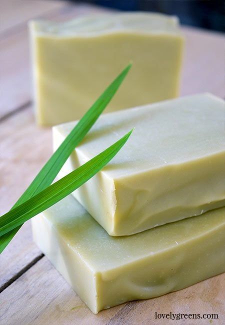 How to Make Natural Lemongrass Soap • Lovely Greens Cinnamon Soap Recipe, Lemongrass Soap, Cinnamon Soap, Natural Soaps Recipes, Diy Soap Recipe, Herbal Soap, Cold Process Soap Recipes, Soap Making Kits, Soap Making Recipes