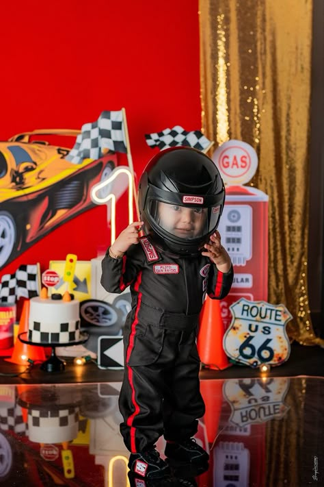 Race Car Photoshoot Kids, 2 Fast Birthday Photoshoot, Fast One Photo Shoot, Hot Wheels Photoshoot, Two Fast Photoshoot, Race Car Photoshoot, Motorcycle Themed Birthday Party, Racing Cake, Motorcycle Party