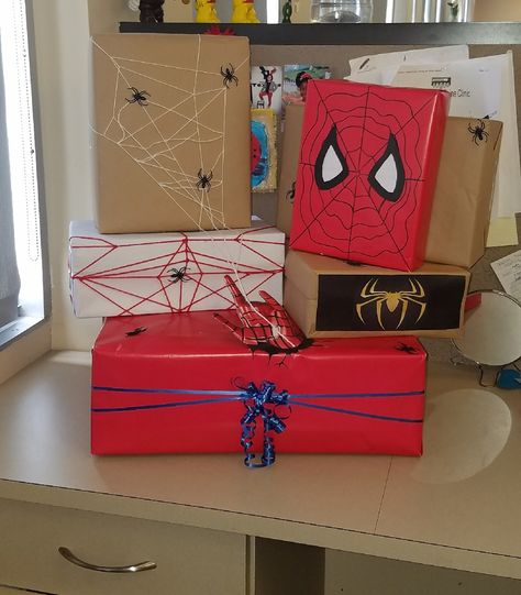 Spiderman Bf Gift, Spider Man Gift Wrapping Ideas, Spiderman Gift Wrapping Ideas, Spiderman Wrapping Ideas, Spiderman Birthday Gift Ideas, Spiderman Presents, Spider Man Gifts For Boyfriend, Spiderman Gifts For Boyfriend, Marvel Gift Box