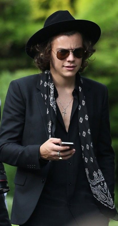 Harry Styles Hat, Harry Styles 2014, Harry Styles Long Hair, Prince Hair, Harry Styles Outfit, Principe Harry, Harry Styles Cute, Harry Styles Wallpaper, Harry Styles Pictures