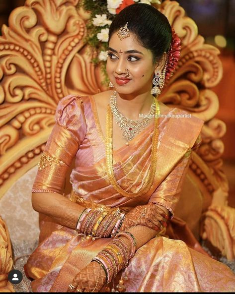 South Indian Bride Jewellery, Indian Brides Jewelry, Engagement Looks, Jewellery Styling, South Indian Bridal Jewellery, Bridal Jewellery Set, Indian Wedding Poses, Bridal Jewellery Inspiration, Wedding Jewelry Sets Bridal Jewellery