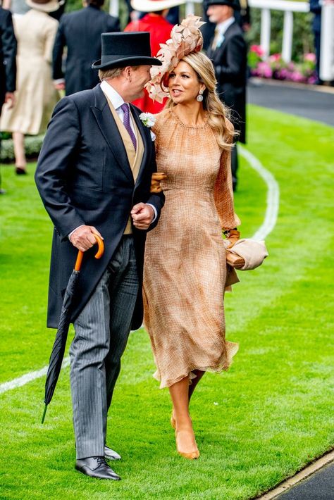 Royal Ascot Fashion, Ascot Outfits, Elie Saab Dresses, Regina Maxima, Simple White Dress, Races Outfit, Dutch Royalty, Estilo Real, Queen Máxima Of The Netherlands