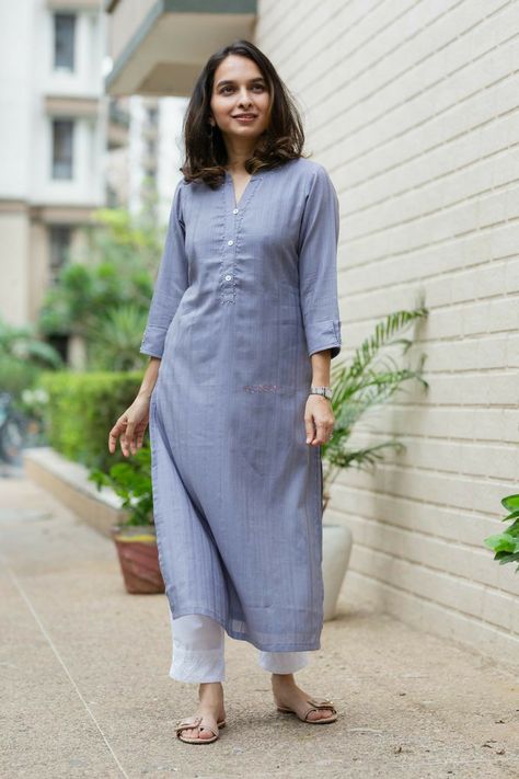 Layered Kurta, Long Kurti Designs, Kurta Neck Design, Kurta Dress, A Line Kurta, Kurta Designs Women, Cotton Kurta, Kurta With Pants, Simple Trendy Outfits