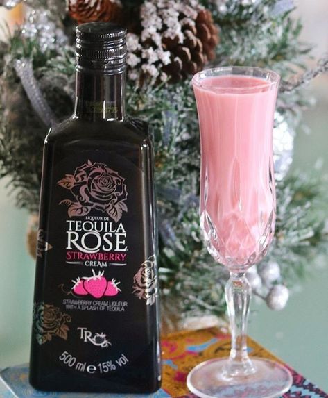 Strawberry Tequila, Rose Drink, Tequila Rose, Pretty Alcoholic Drinks, Rose Recipes, Yummy Alcoholic Drinks, Tequila Drinks, Liquor Drinks, Alcohol Aesthetic