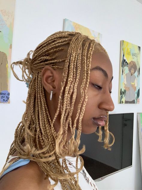 Layers Box Braids, Layered Blonde Braids, Short Blonde Braids With Curls, Small Box Braids Blonde, Short Layered Braids Black Hairstyles, Layered Braids Short, Short Blonde Braids Black Women, Short Layered Box Braids, Blonde Short Braids